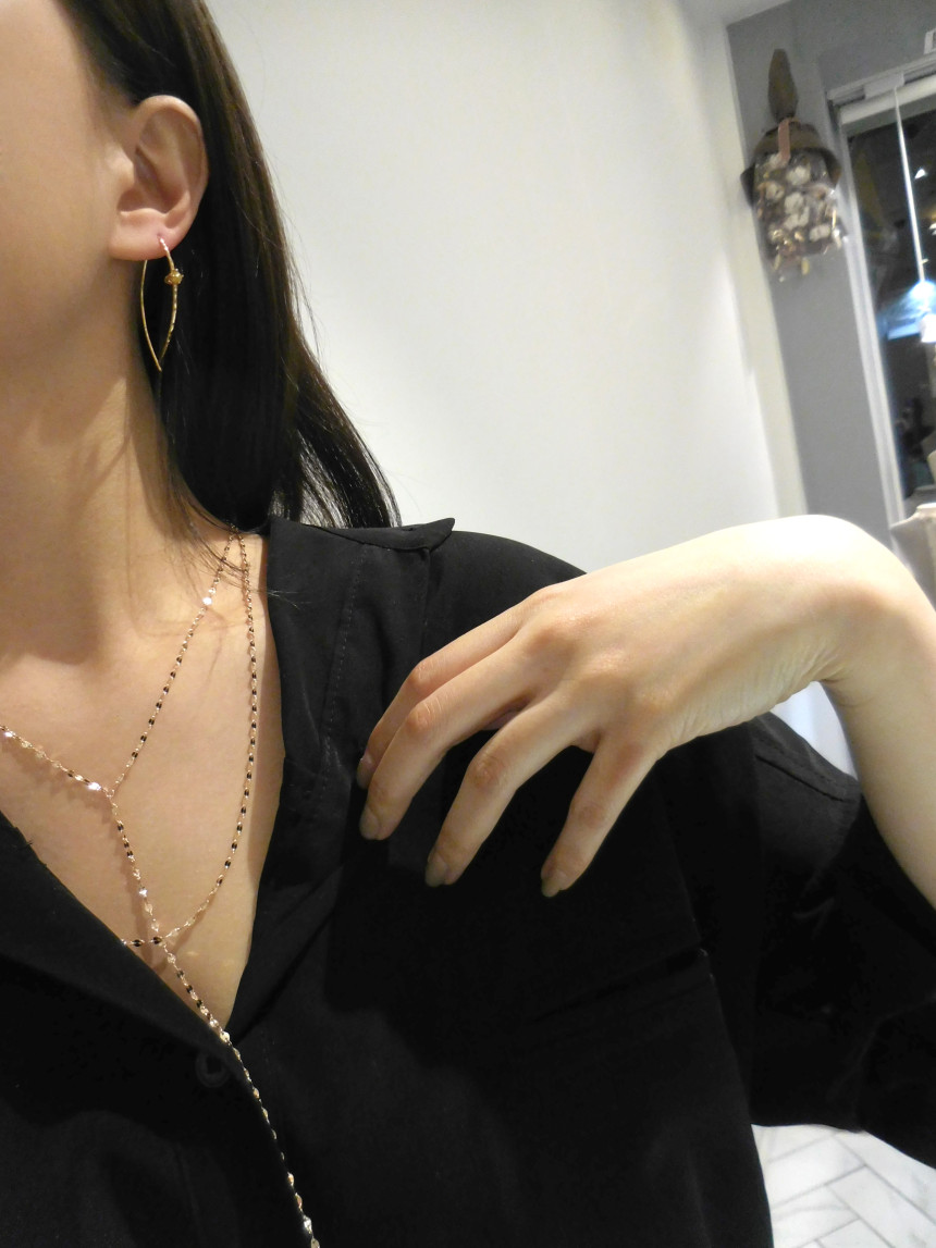 Foreign actors also have a hot drop necklace Acorn