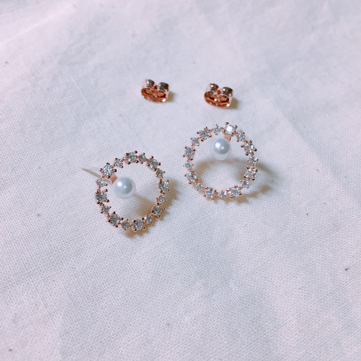 <b><p>Luce Pearl Ri Erings LKJ1032 female attractive</p></b><b><p>ルーチェ パールリースピアス LKJ1032 女性 魅力的な 女神スタイル 女心ルック</p></b><br /><br /><p align='center'>