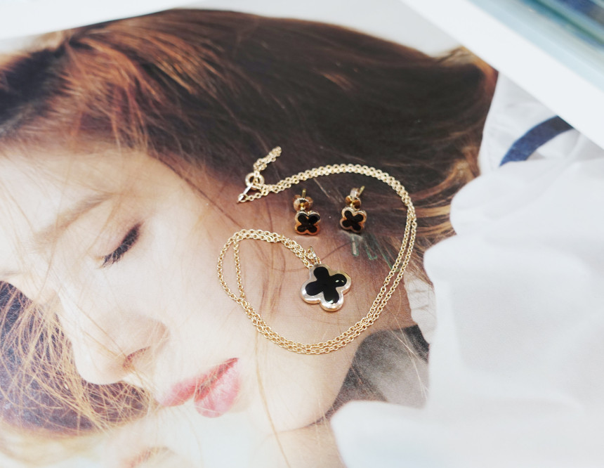 Onyx Four Leaf Clover Necklace Feminine fashionabl