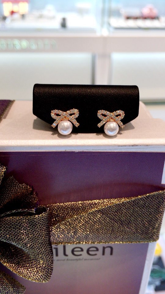 Eileen Lovely Pearl Earrings AJBE2395