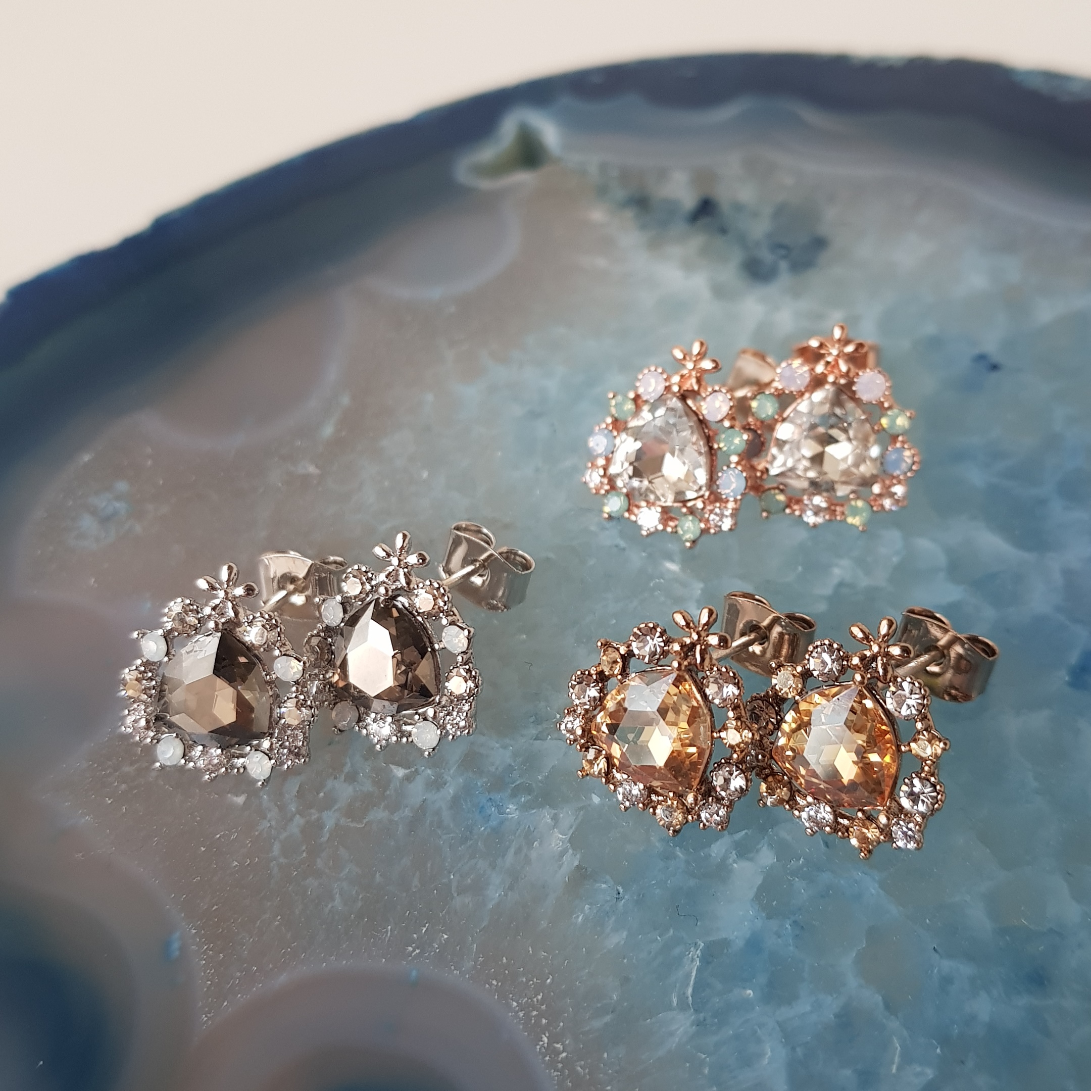 <b><p>The Cubic daily earring 3color Date ok A</p></b><b><p>チェアー キュービック デイリー イヤリング 3色 デートル ミニマルなル ラブコーディネ</p></b><br /><br /><p align='center'>