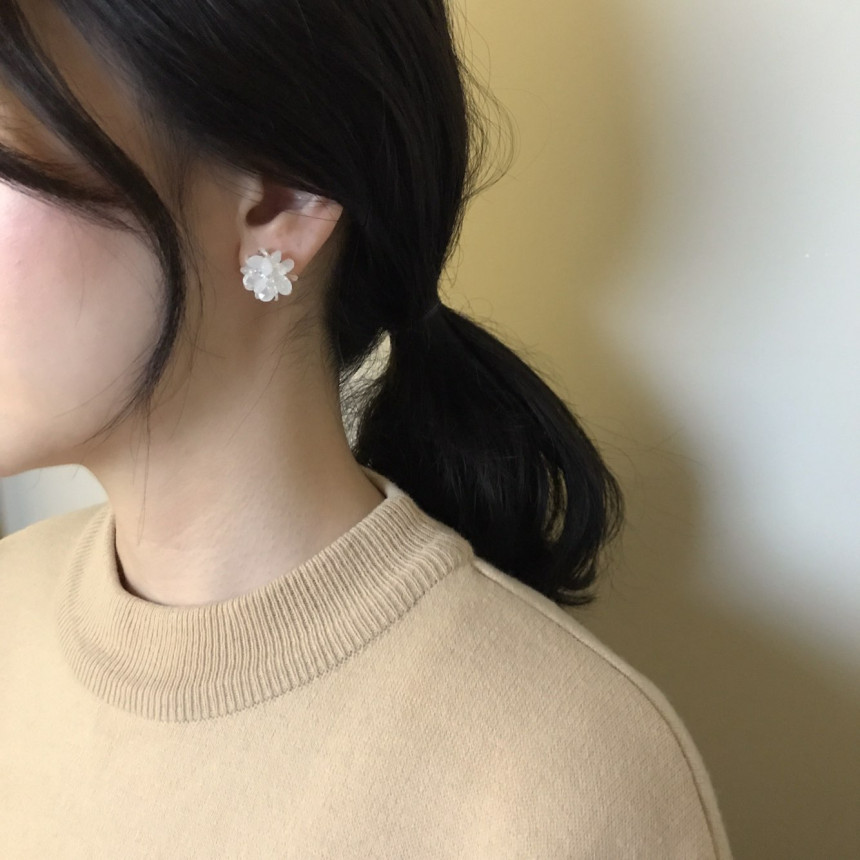 <b><p>Flower bud earring</p></b><b><p>つぼみ イヤリング</p></b><br /><br /><p align='center'>