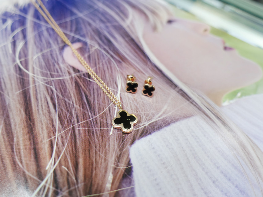 Onyx Four Leaf Clover Necklace Feminine fashionabl