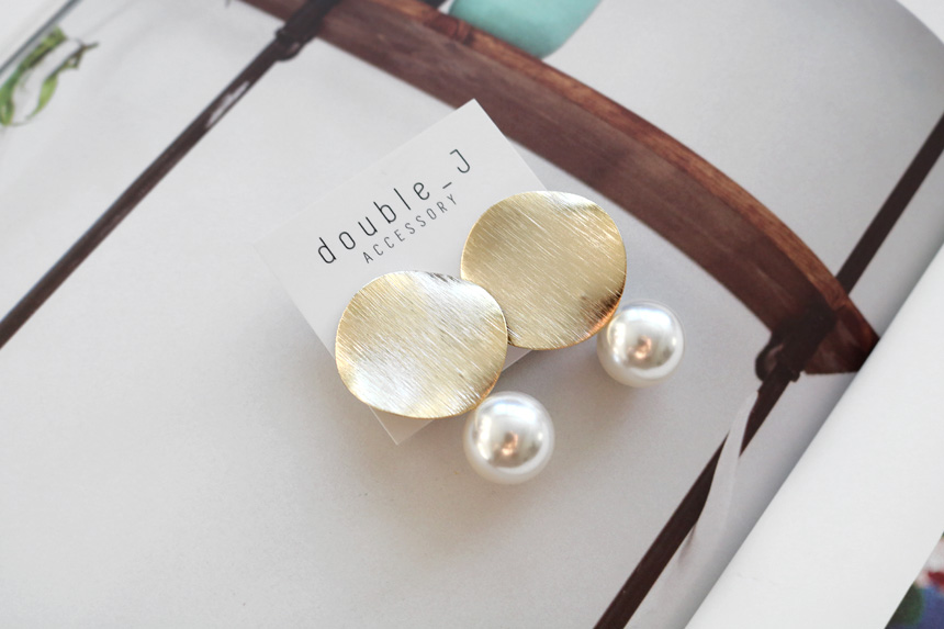 Bold metal pearl drop earrings E579 stylish vintag