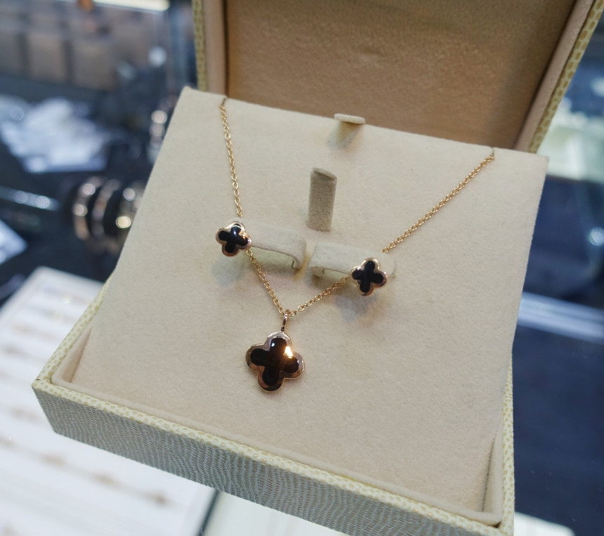 Onyx Four Leaf Clover Necklace Feminine fashionabl