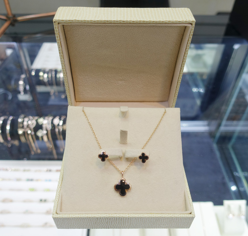 Onyx Four Leaf Clover Necklace Feminine fashionabl