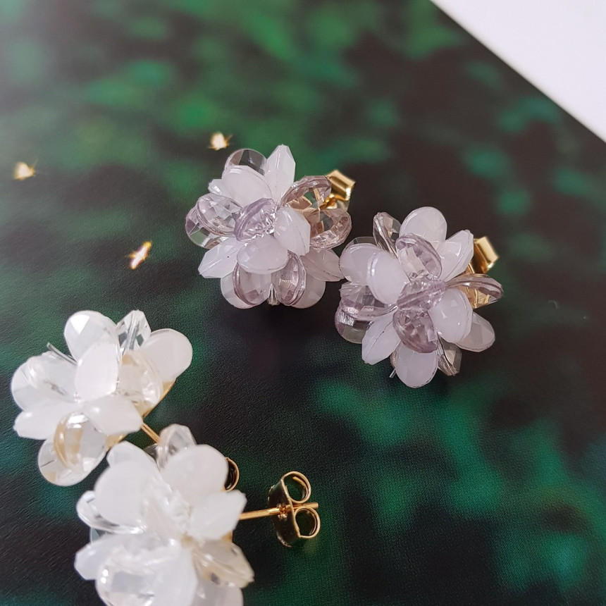 <b><p>Flower bud earring</p></b><b><p>つぼみ イヤリング</p></b><br /><br /><p align='center'>