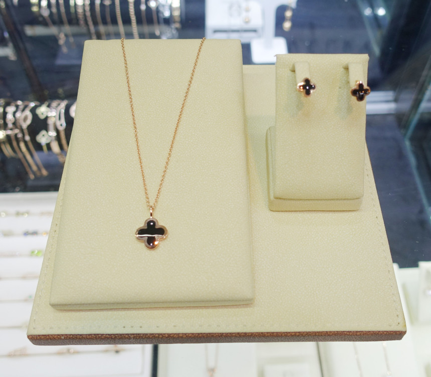 Onyx Four Leaf Clover Necklace Feminine fashionabl