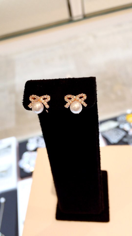 Eileen Lovely Pearl Earrings AJBE2395