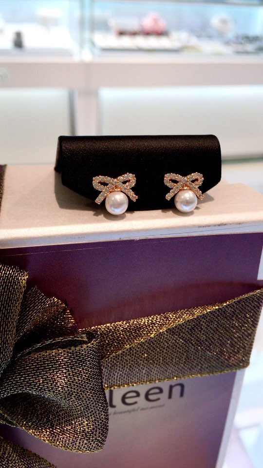 Eileen Lovely Pearl Earrings AJBE2395