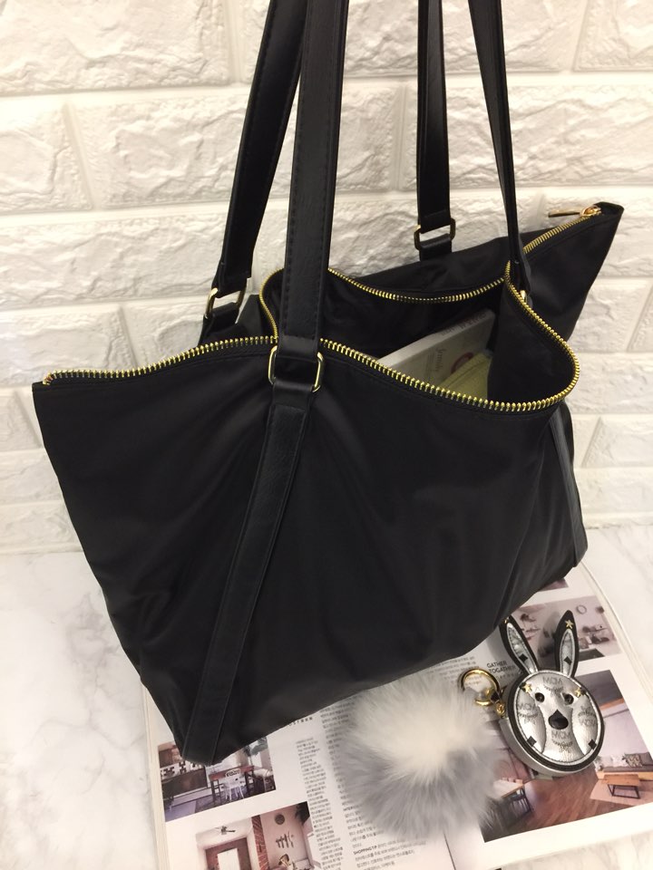 <b><p>Leo Simple Suit Casual Shoulder Bag Sensibily</p></b><b><p>レオシンプルスーツカジュアルショルダーバッグ感性モダンスタイルすっきり会ルックナチュラルなリング実用</p></b><br /><br /><p align='center'>