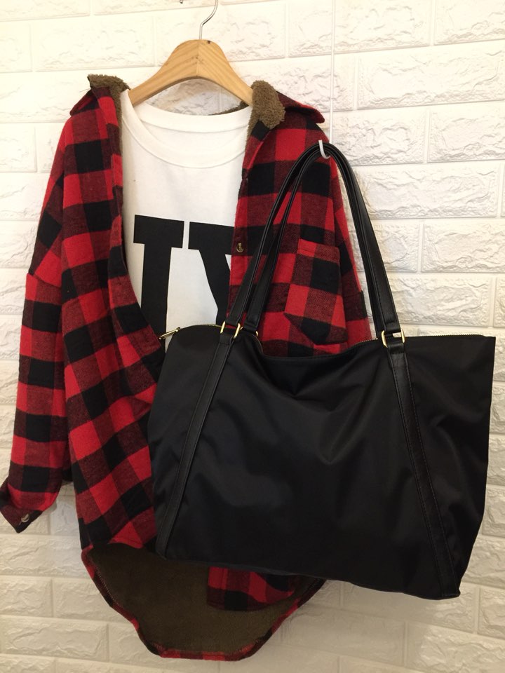 <b><p>Leo Simple Suit Casual Shoulder Bag Sensibily</p></b><b><p>レオシンプルスーツカジュアルショルダーバッグ感性モダンスタイルすっきり会ルックナチュラルなリング実用</p></b><br /><br /><p align='center'>