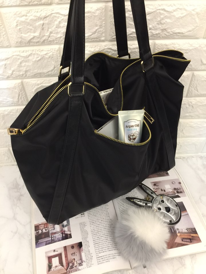 <b><p>Leo Simple Suit Casual Shoulder Bag Sensibily</p></b><b><p>レオシンプルスーツカジュアルショルダーバッグ感性モダンスタイルすっきり会ルックナチュラルなリング実用</p></b><br /><br /><p align='center'>