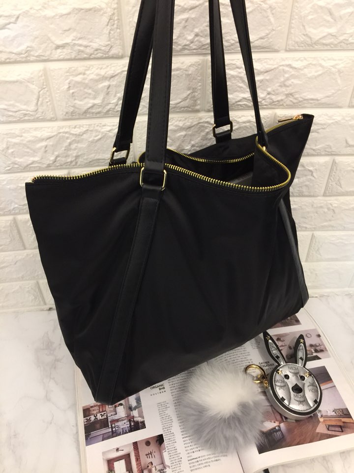 <b><p>Leo Simple Suit Casual Shoulder Bag Sensibily</p></b><b><p>レオシンプルスーツカジュアルショルダーバッグ感性モダンスタイルすっきり会ルックナチュラルなリング実用</p></b><br /><br /><p align='center'>