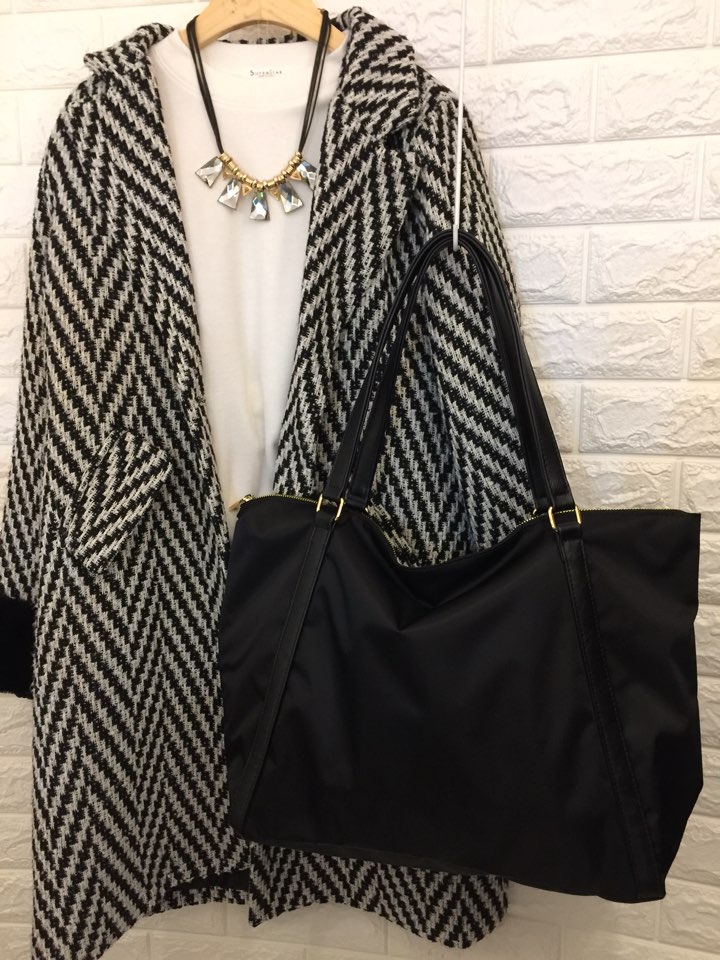 <b><p>Leo Simple Suit Casual Shoulder Bag Sensibily</p></b><b><p>レオシンプルスーツカジュアルショルダーバッグ感性モダンスタイルすっきり会ルックナチュラルなリング実用</p></b><br /><br /><p align='center'>