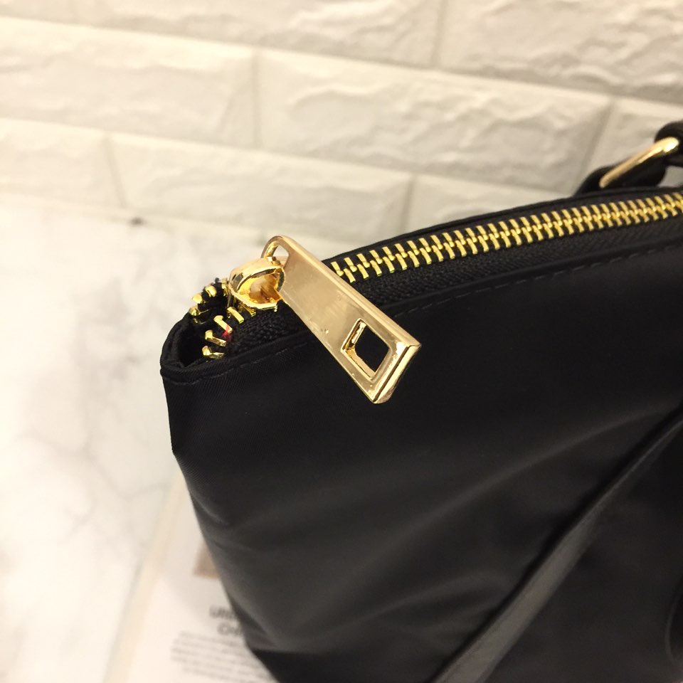 <b><p>Leo Simple Suit Casual Shoulder Bag Sensibily</p></b><b><p>レオシンプルスーツカジュアルショルダーバッグ感性モダンスタイルすっきり会ルックナチュラルなリング実用</p></b><br /><br /><p align='center'>