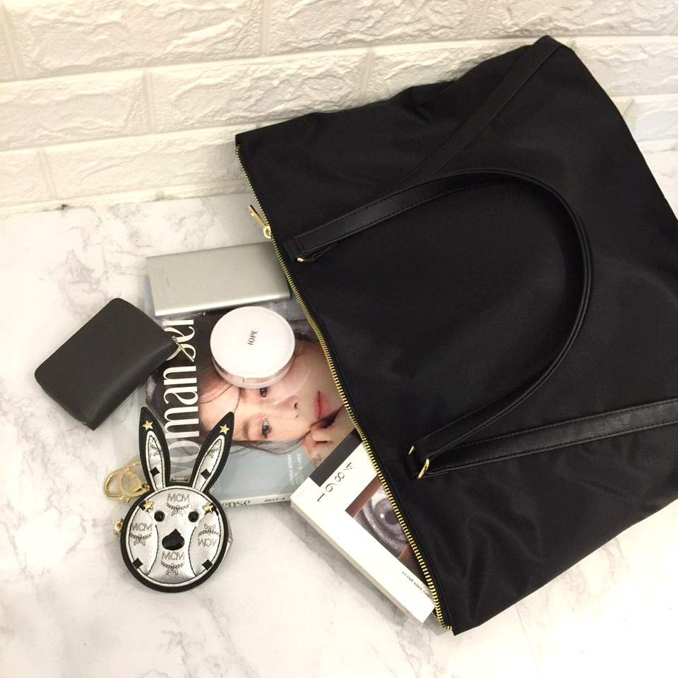 <b><p>Leo Simple Suit Casual Shoulder Bag Sensibily</p></b><b><p>レオシンプルスーツカジュアルショルダーバッグ感性モダンスタイルすっきり会ルックナチュラルなリング実用</p></b><br /><br /><p align='center'>