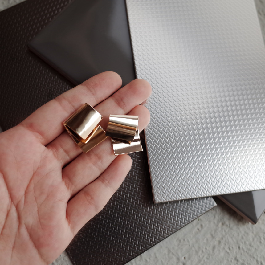 NO.73 Pauline Metal Modern Sick Simple Earrings St