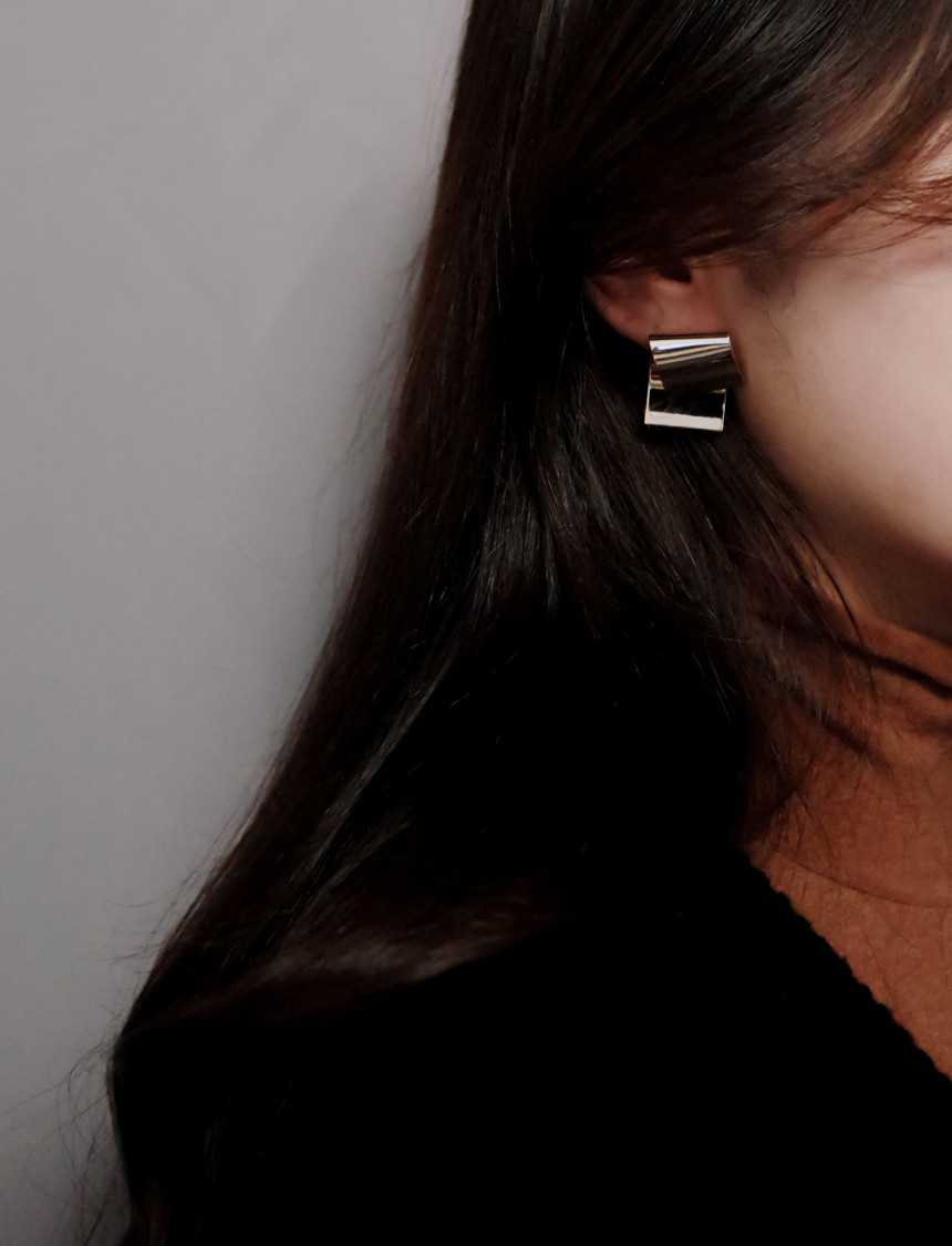 NO.73 Pauline Metal Modern Sick Simple Earrings St