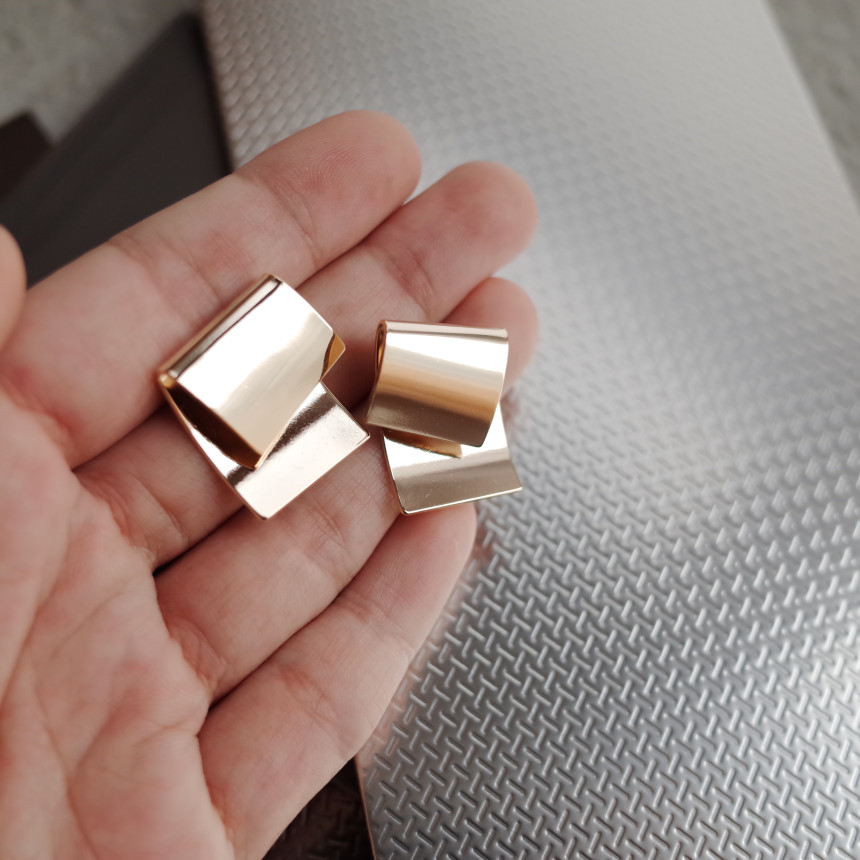 NO.73 Pauline Metal Modern Sick Simple Earrings St