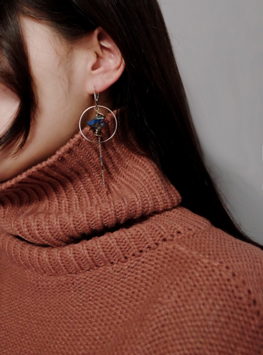 Aurora Stone Stone Unbalance Shine Earrings Stylis