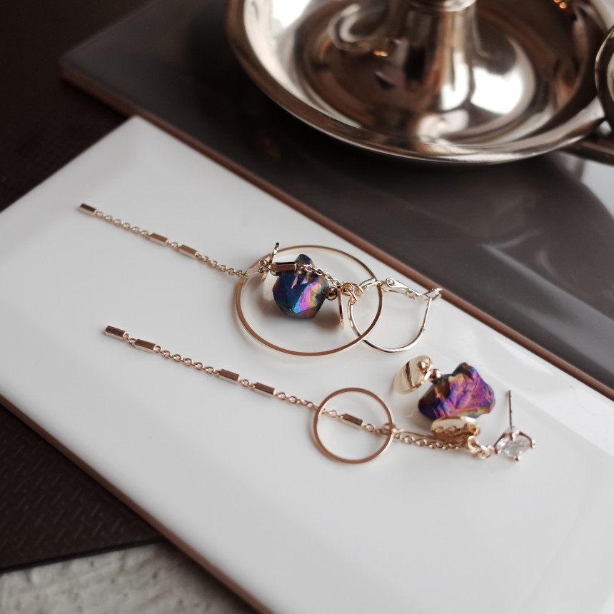 Aurora Stone Stone Unbalance Shine Earrings Stylis