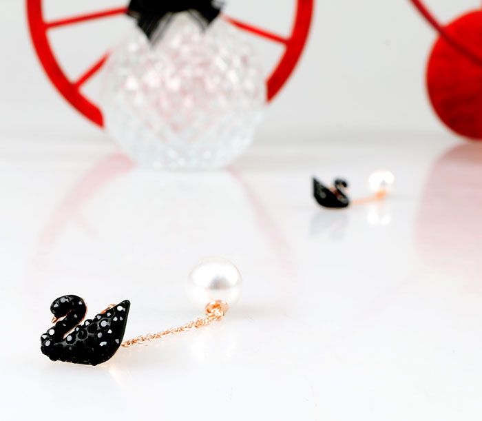 <b><p>Shipped same day Twinkle good Black Swan</p></b><b><p>当日出荷 きらめきが 良い ブラックスワン イヤリング、 ドロップ きれいな 流行している</p></b><br /><br /><p align='center'>