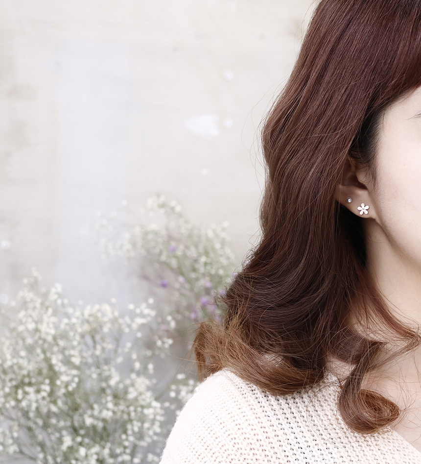 Pearl flower surprise steel earrings titanium stai