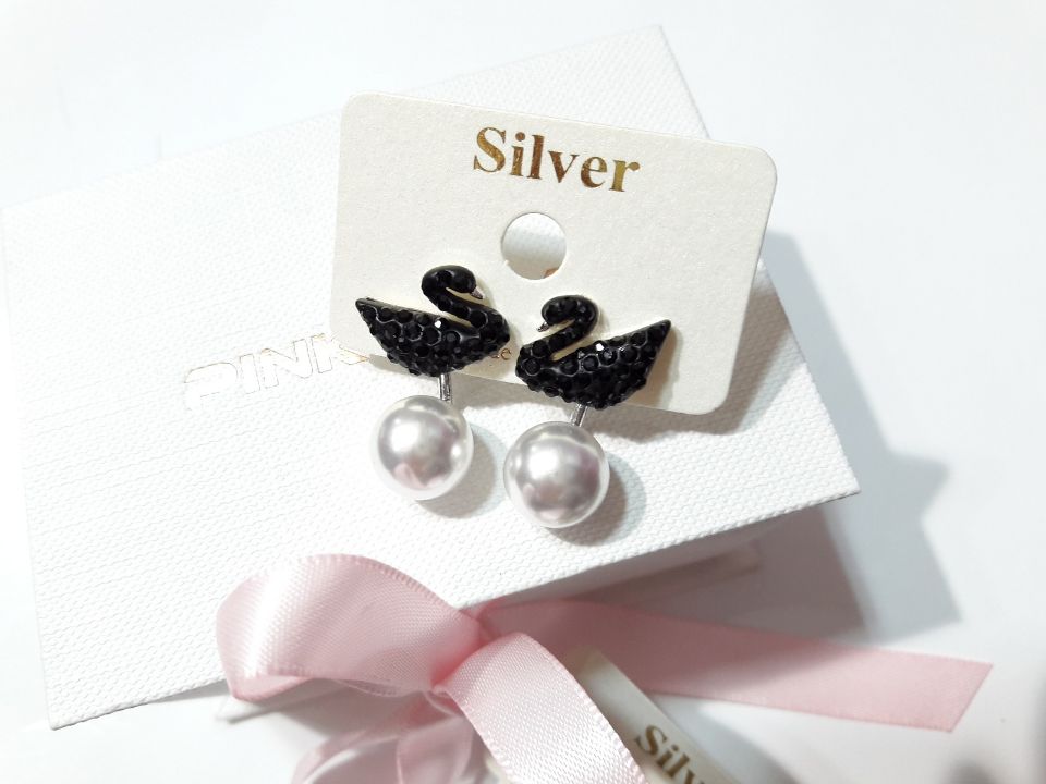 <b><p>Shipped same day Twinkle good Black Swan</p></b><b><p>当日出荷 きらめきが 良い ブラックスワン イヤリング、 ドロップ きれいな 流行している</p></b><br /><br /><p align='center'>