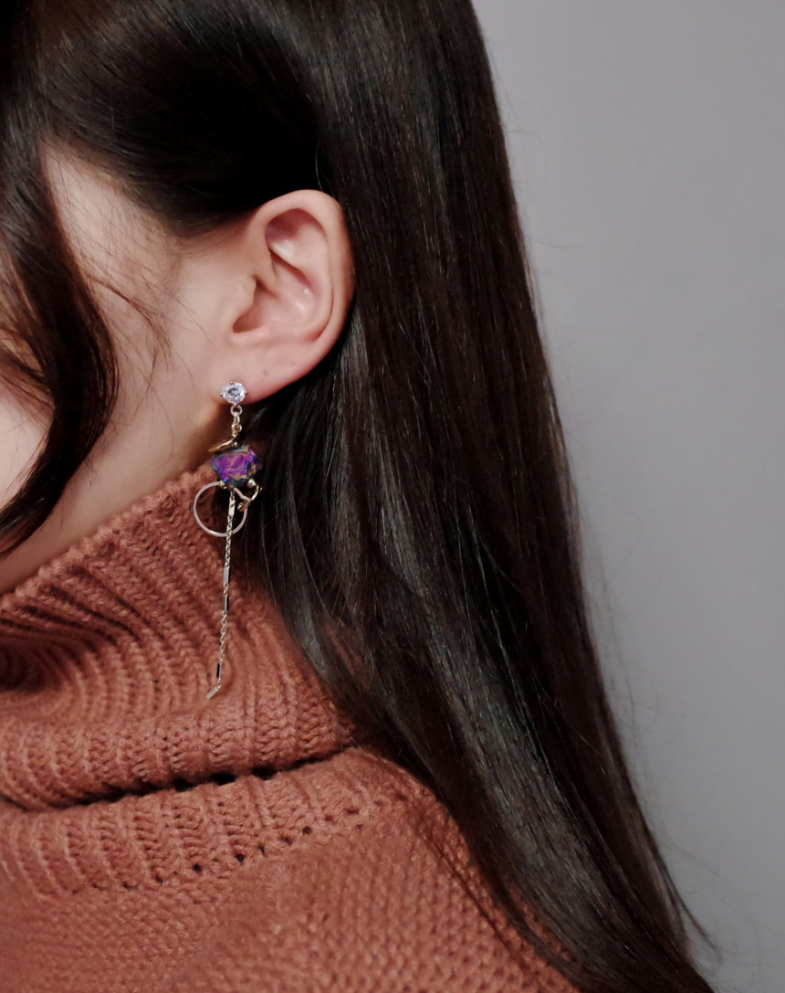 Aurora Stone Stone Unbalance Shine Earrings Stylis