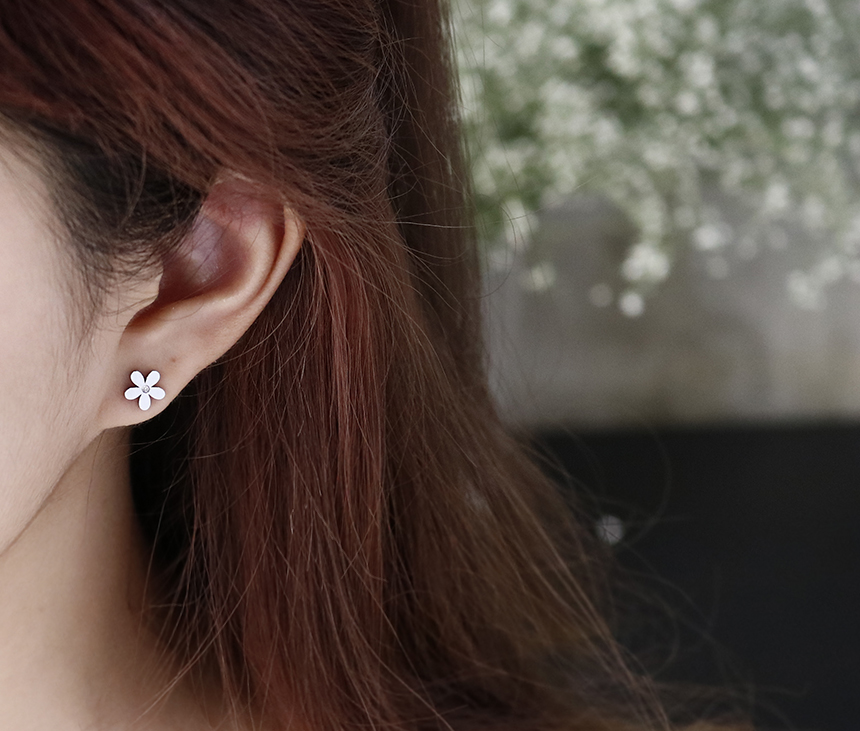 Pearl flower surprise steel earrings titanium stai