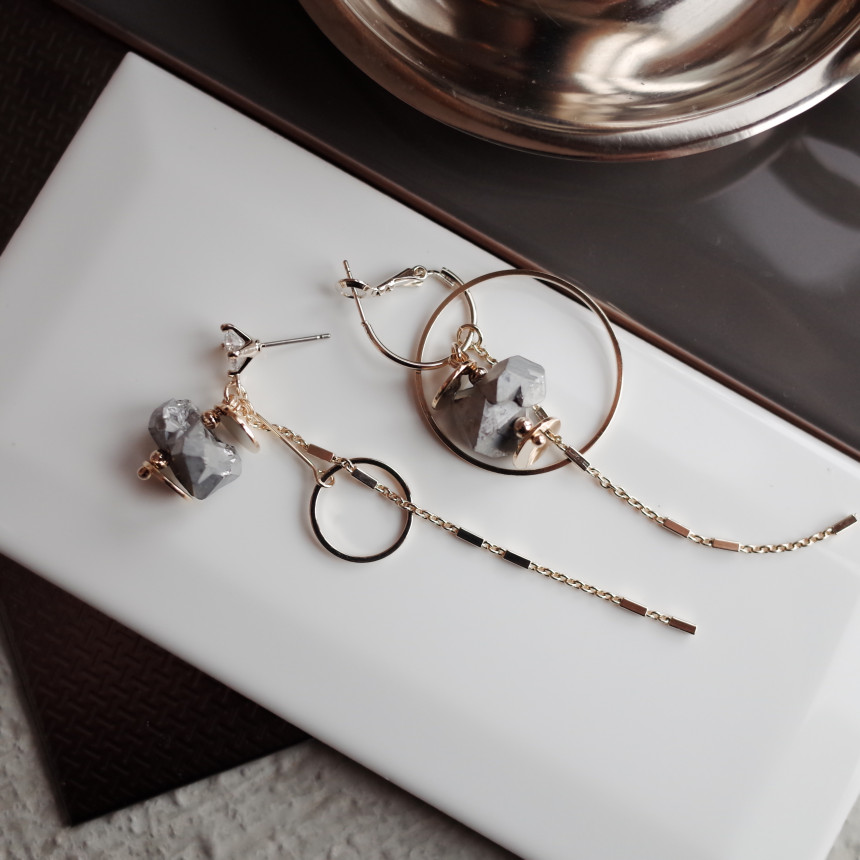 Aurora Stone Stone Unbalance Shine Earrings Stylis