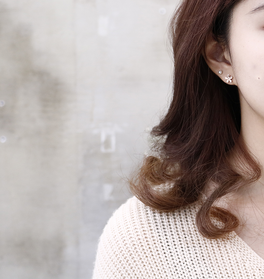 Pearl flower surprise steel earrings titanium stai