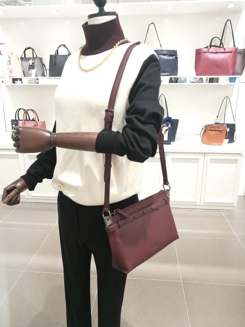 <b><p>LOVECAT Bre shoulder bag and oss-ck LHSHS015WI</p></b><b><p>ロブケトボネールショルダー兼クロスバックLHSHS015WIボーイ​​ッシュルック利用率の高い女性モ</p></b><br /><br /><p align='center'>