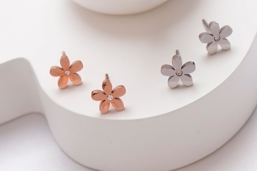 Pearl flower surprise steel earrings titanium stai