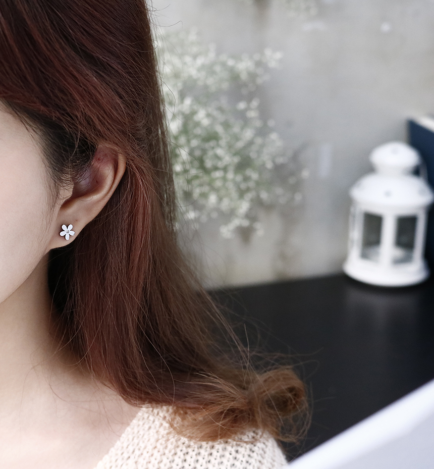 Pearl flower surprise steel earrings titanium stai