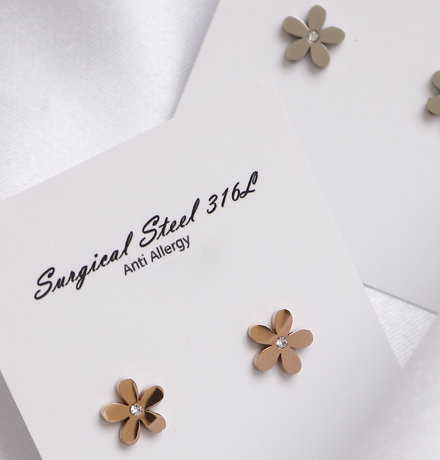 Pearl flower surprise steel earrings titanium stai