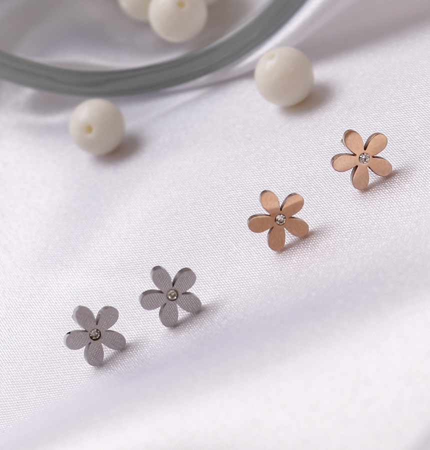 Pearl flower surprise steel earrings titanium stai