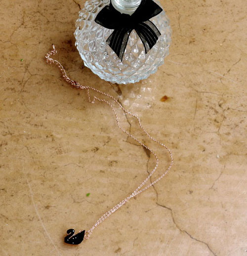 <b><p>Shipped same day Twinkle good Black Swan</p></b><b><p>当日出荷 きらめきが 良い ブラックスワン イヤリング、 ドロップ きれいな 流行している</p></b><br /><br /><p align='center'>