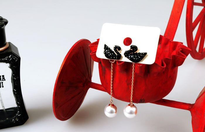 <b><p>Shipped same day Twinkle good Black Swan</p></b><b><p>当日出荷 きらめきが 良い ブラックスワン イヤリング、 ドロップ きれいな 流行している</p></b><br /><br /><p align='center'>