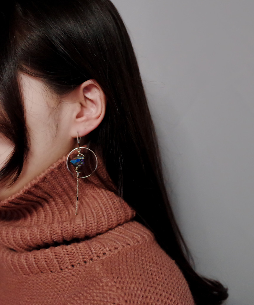 Aurora Stone Stone Unbalance Shine Earrings Stylis