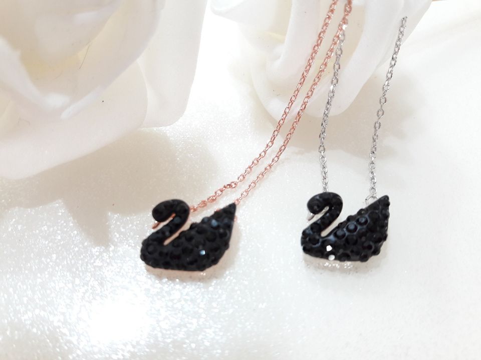 <b><p>Shipped same day Twinkle good Black Swan</p></b><b><p>当日出荷 きらめきが 良い ブラックスワン イヤリング、 ドロップ きれいな 流行している</p></b><br /><br /><p align='center'>