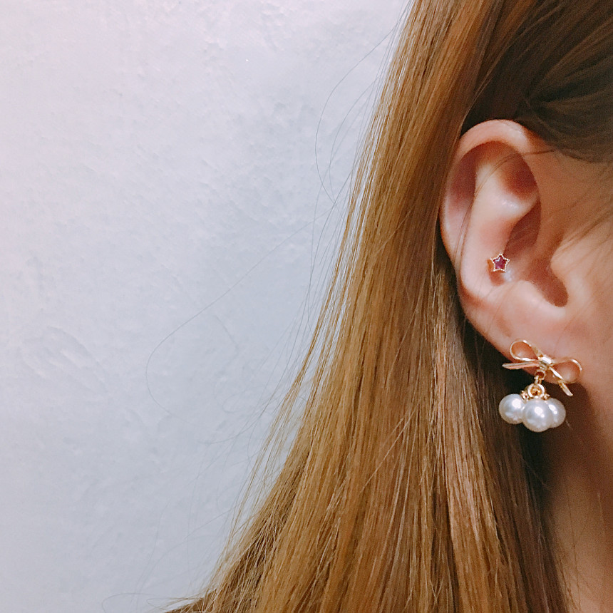 Lucie Ribbon Pearl Rattle Earrings LKJ1039 Female 