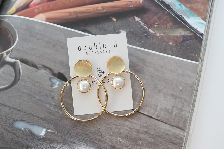 Bold metal pearl drop earrings E598 Vintage earrin