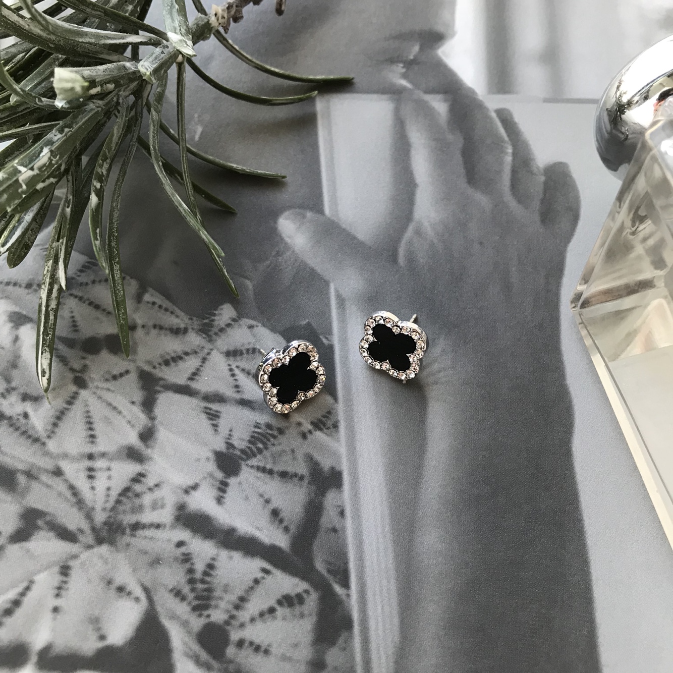VCA1 Van Cleef Clover Bold Earrings
