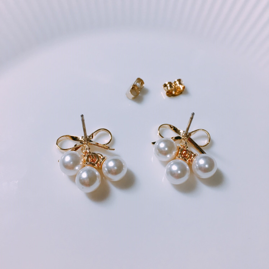 Lucie Ribbon Pearl Rattle Earrings LKJ1039 Female 