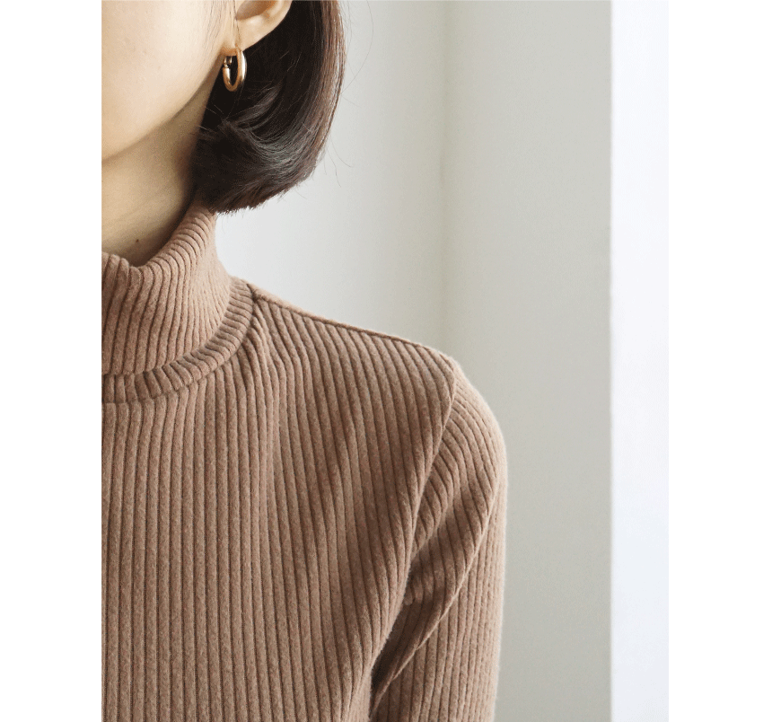 Gold ring earrings in matte Women's 20-year-old