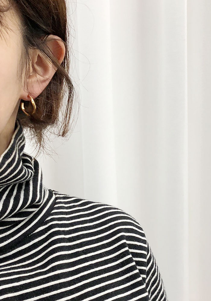 Mini twisted ring earrings with sense of coordinat