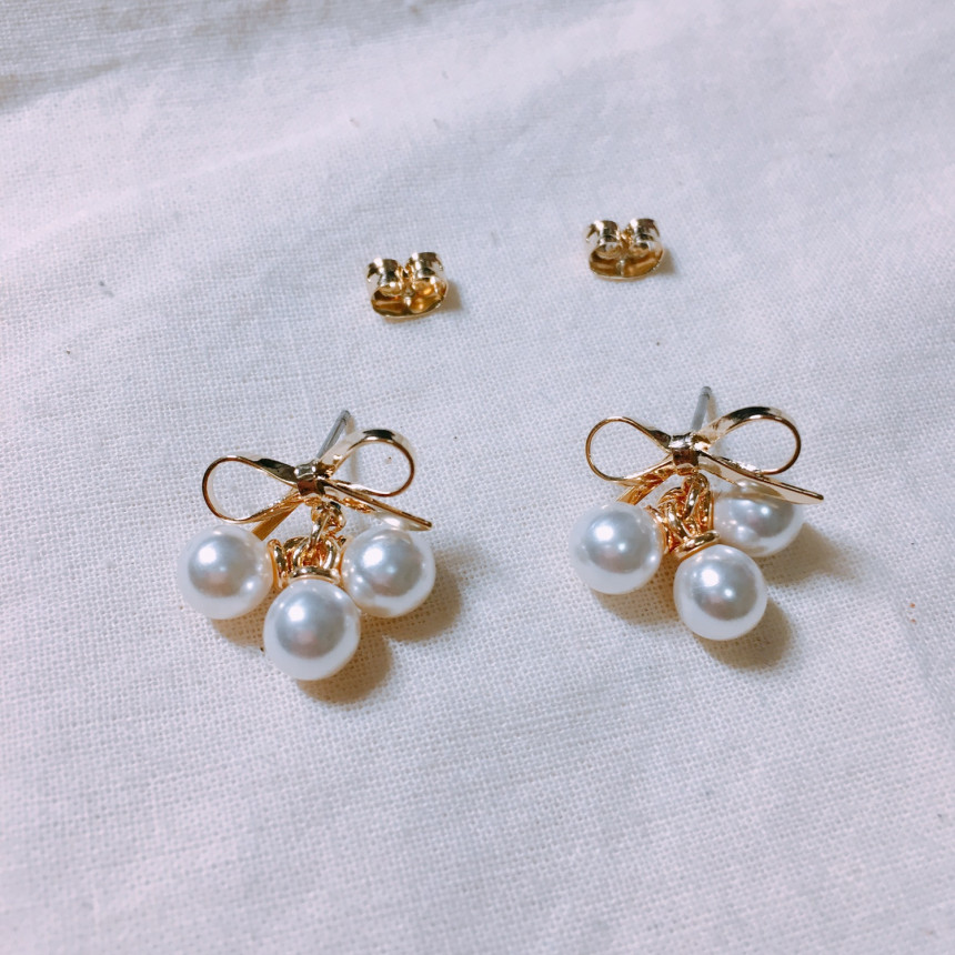 Lucie Ribbon Pearl Rattle Earrings LKJ1039 Female 