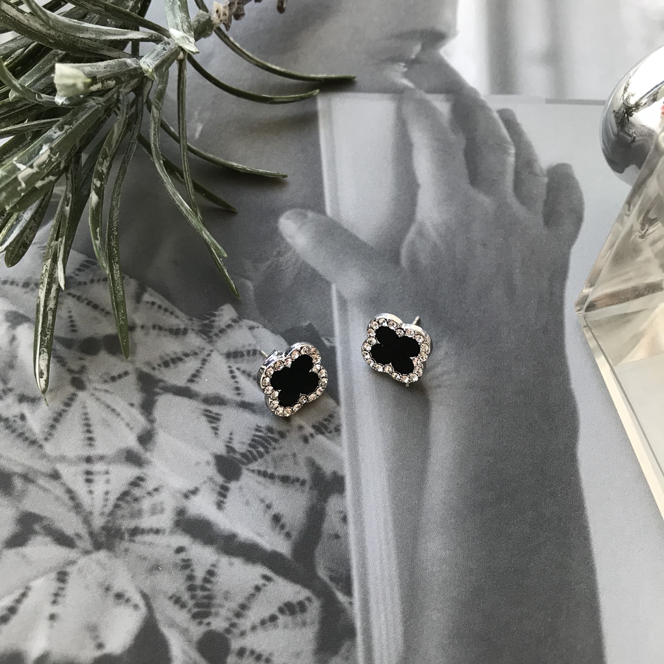 VCA1 Van Cleef Clover Bold Earrings